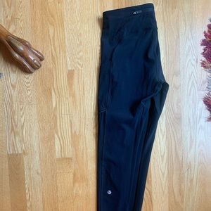 Black Lululemon pocket legging